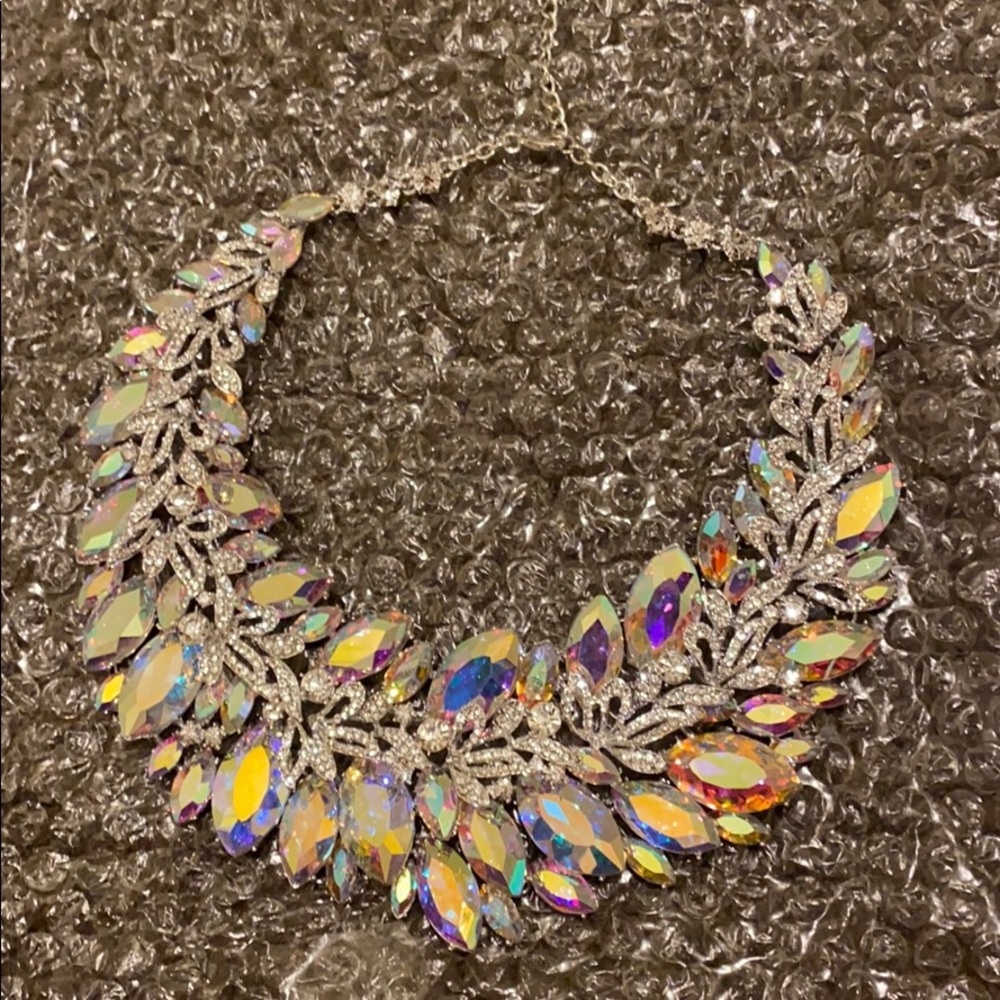 Statement necklace and earrings - Picture 7 of 9